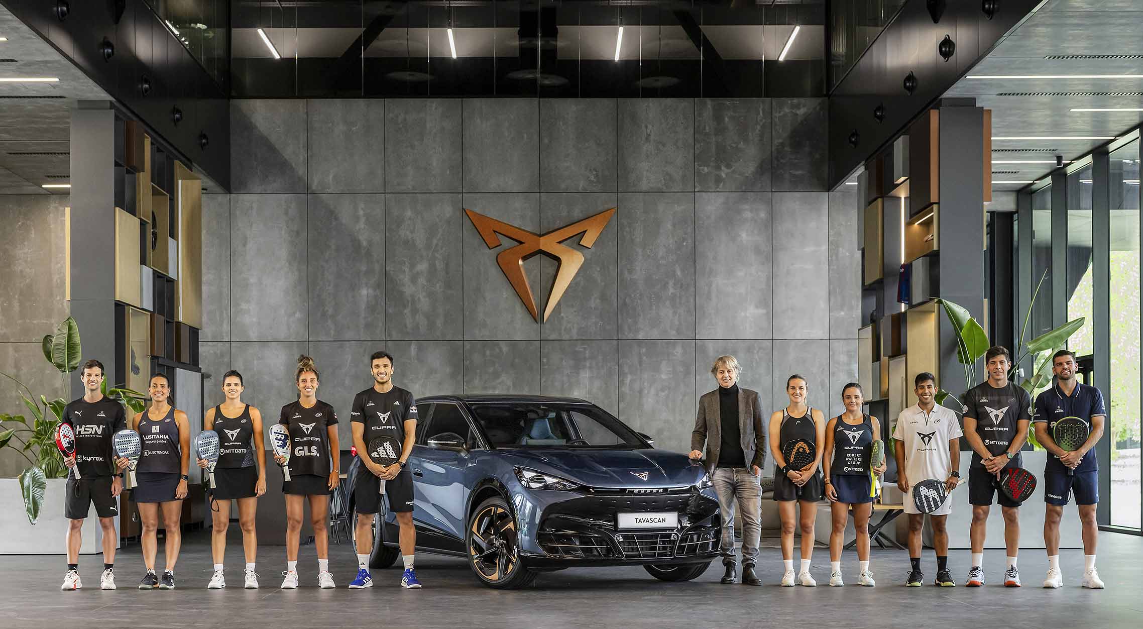 El diseño de E23 Terramar se inspira en los elementos y colores distintivos del CUPRA Terramar, el nuevo SUV electrificado de la marca y Vehículo Oficial de la Louis Vuitton 37ª America’s Cup