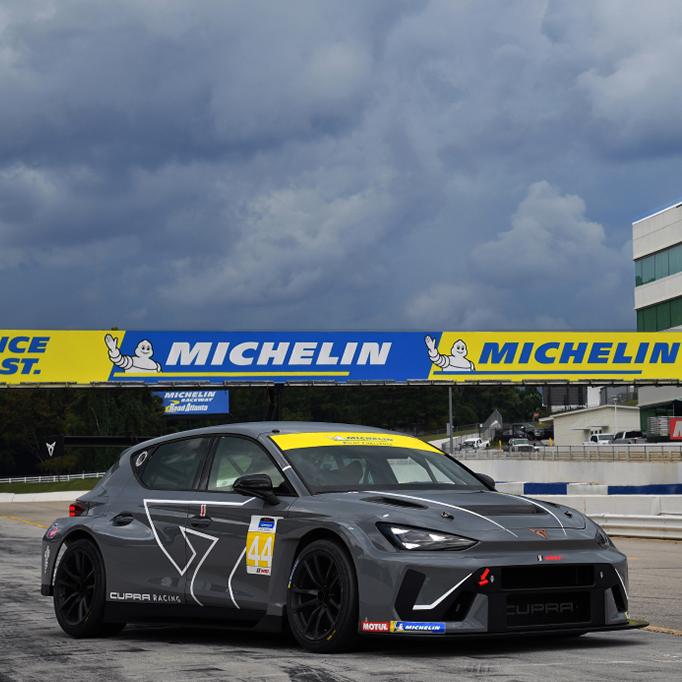 El nuevo CUPRA León VZ TCR llega a EE. UU. para competir en el IMSA Michelin Pilot Challenge 2025